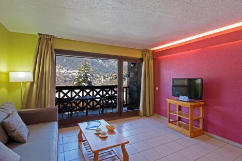  Apartaments Giberga -  Room  picture :   Tea/Coffee maker    Bath    Safety deposit box                           