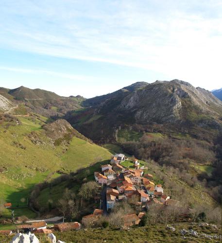 a small village on a hill in the mountains at Casa El Pilpayu in poo de Llanes