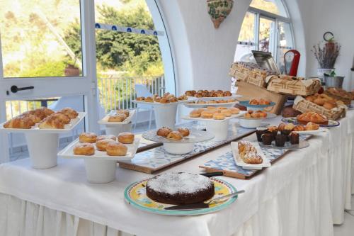 Comida en o cerca de este hotel