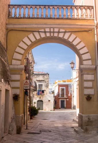 an archway over a street in a town at B&B San Trifone in Adelfia