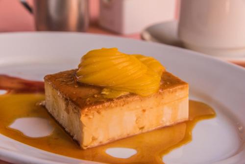 Comida en o cerca de este hotel