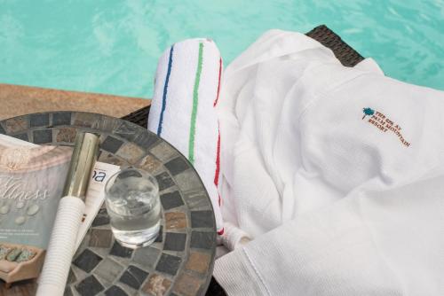 Bazén v ubytování Palm Mountain Resort & Spa nebo v jeho okolí