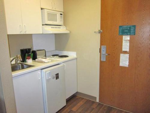 a small kitchen with a sink and a microwave at Extended Stay America Select Suites - Austin - Round Rock - North in Round Rock