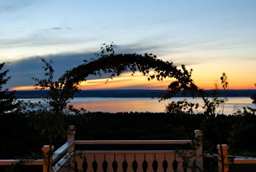 a view of a sunset from a house at Hotell Villa Långbers in Tällberg