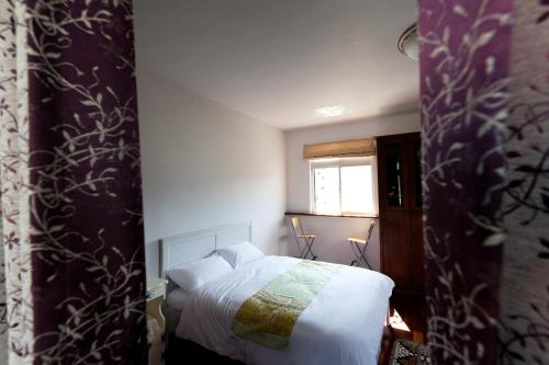 Posteľ alebo postele v izbe v ubytovaní Alice Springs Homestay