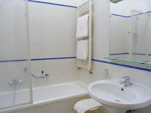 Un baño de Hotel Centrale Byron