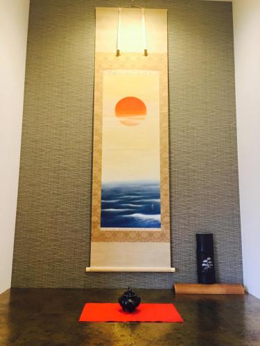 a red yoga mat in a room with a painting at B&B Neagari in Nomi