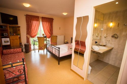 Postel nebo postele na pokoji v ubytování Mediterran Hotel Juwel