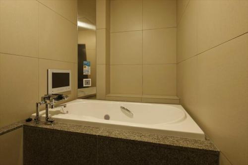 Ένα μπάνιο στο Hotel Waltz Okazaki (Adult Only)