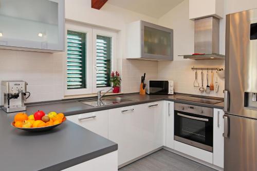 Gallery image of Komun Apartments in Vela Luka