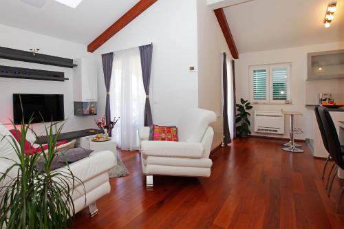 Gallery image of Komun Apartments in Vela Luka