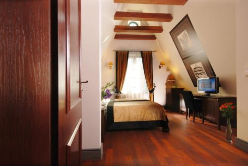a hotel room with a bed and a window at Hotel Holland House Old Town in Gdańsk