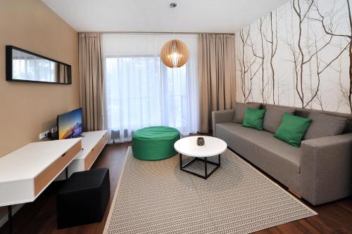 a living room with a couch and a table at APLEND Vila Olívia in Smokovce