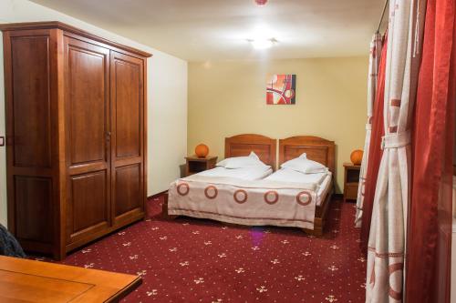 Ένα ή περισσότερα κρεβάτια σε δωμάτιο στο Red Hotel