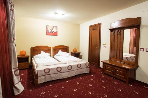 Ένα ή περισσότερα κρεβάτια σε δωμάτιο στο Red Hotel