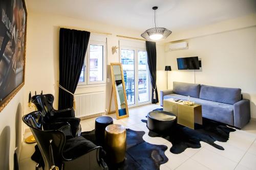 a living room with a blue couch and a table at DELUXE APARTMENTS - free parking in Drama