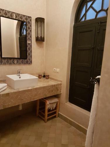 Vannas istaba naktsmītnē Riad Danka