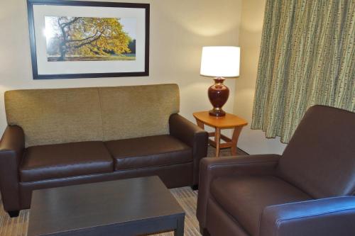 a living room with a couch and a chair at Extended Stay America Select Suites - Dallas - Richardson in Richardson