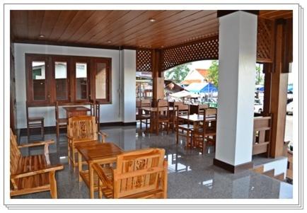 Restaurace v ubytování Riverfront Hotel Mukdahan