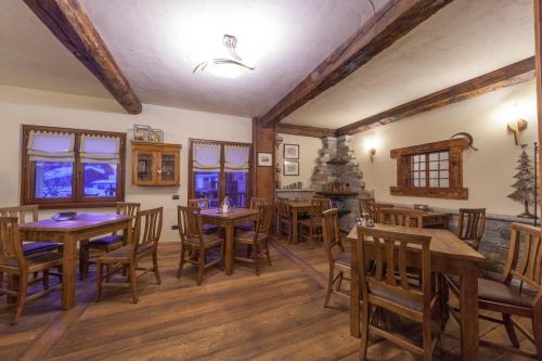 a dining room with wooden tables and chairs at Hotel Maison Saint Jean in Courmayeur