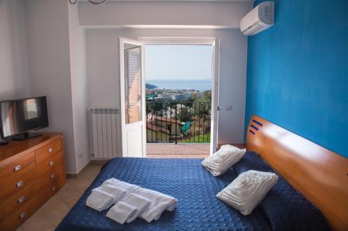 Postel nebo postele na pokoji v ubytování Lemon Flats Sorrento