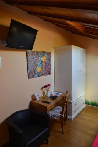 a room with a table and a cabinet with a tv at Alojamiento Bernabales in Pámanes