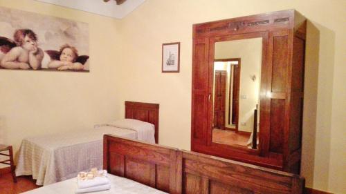 a room with a mirror and a bed with teddy bears at Podere Il Leccione in Palaia