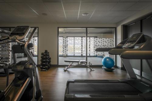 a gym with treadmill and ellipticals in a room at Hôtel du Domaine, centre de villégiature et de congrès in Thetford Mines