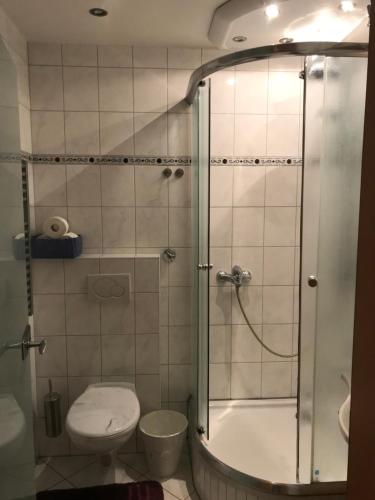 Kylpyhuone majoituspaikassa 3-Zimmer Wohnung, nähe Messe Düsseldorf/Essen