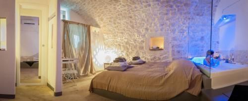 Tempat tidur dalam kamar di Via Roma 75 mini sweet suite