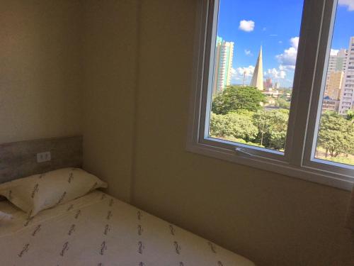 a bedroom with a bed and a window at Hotel Avalon Maringá Econômico in Maringá