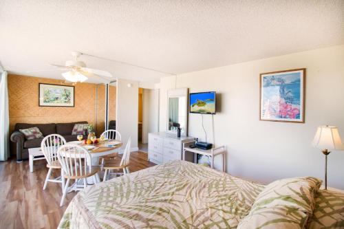 a bedroom with a bed and a table and chairs at Ocean View Studio, Near Waikiki Beach in Honolulu