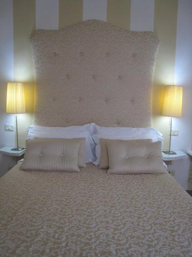 Postel nebo postele na pokoji v ubytování Fontelunga Hotel & Villas