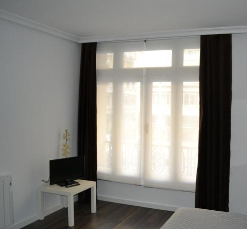 Gallery image of Room Gran Vía Apartments in Madrid