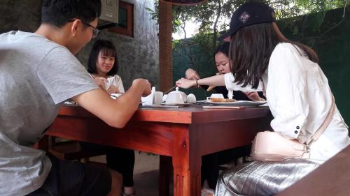 Tetamu yang menginap di Kamal Villa