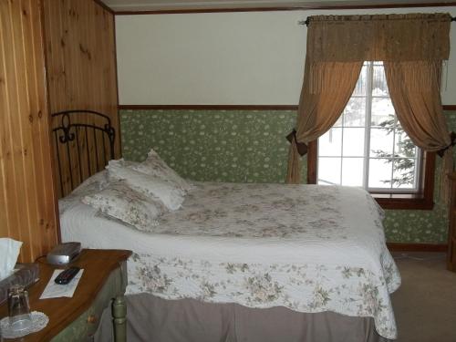 Ένα ή περισσότερα κρεβάτια σε δωμάτιο στο Auberge le St-Gab