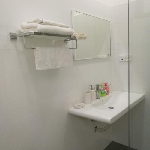 a white bathroom with a sink and a mirror at Viewfront Ella in Ella