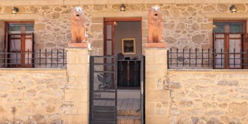 Фасад или вход в Villa Leonton with a private pool