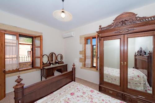 Кровать или кровати в номере Villa Leonton with a private pool