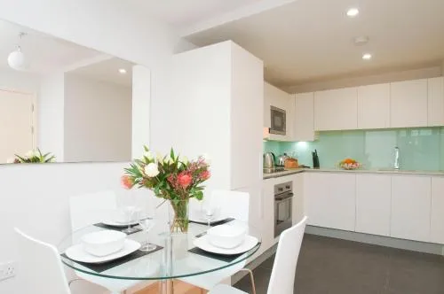 Cleyro Serviced Apartments - Finzels Reach photo 6