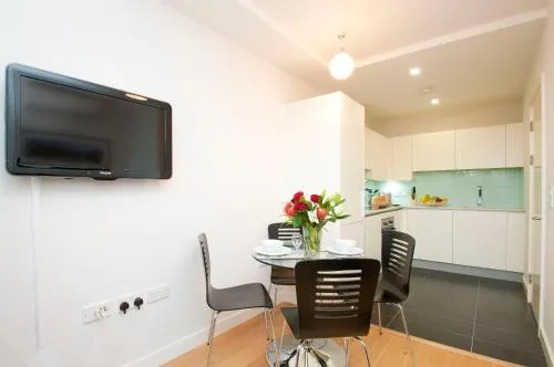 Cleyro Serviced Apartments - Finzels Reach photo 51