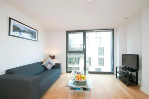 Cleyro Serviced Apartments - Finzels Reach photo 53