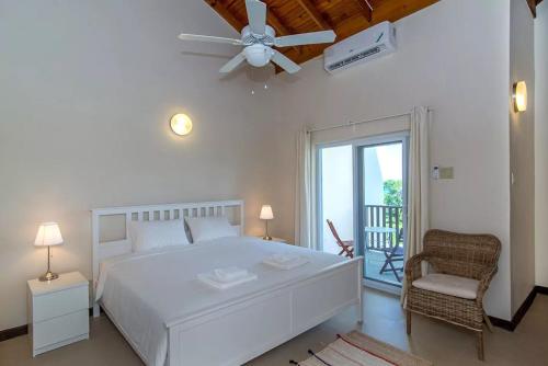 Katil atau katil-katil dalam bilik di Luxury 2BR Home facing Beach w/Pool Montego Bay #4