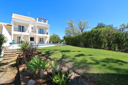 Villa Amendoeira 4 - Clever Details with private "heated" pool