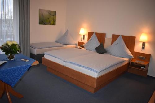 Una cama o camas en una habitación de Hotel Münster