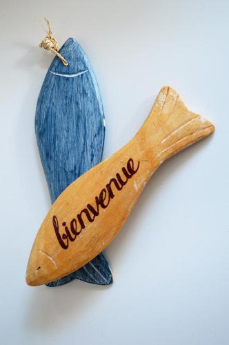a wooden spoon with the word lemonamine written on it at Hotel Bord A Bord in Noirmoutier-en-l'lle
