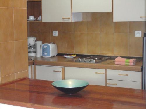Apartamentos Quintero – Adults Onlyにあるキッチンまたは簡易キッチン