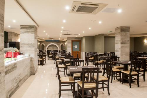 ユーロクラブ ホテルにあるレストランまたは飲食店