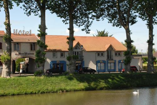 Imagen de la galería de Logis Hôtel Les Pages, en Lunéville