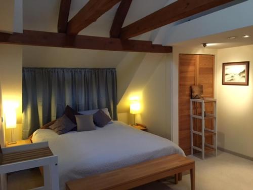 a bedroom with a large white bed and two lamps at Forsthaus zu Lichtenhof in Nürnberg